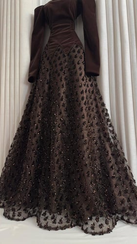 فستان سهرة جوخ أوف شولدر بكلفة لامعة