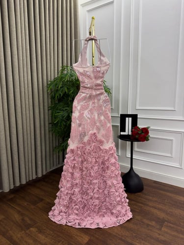 فستان سهرة وردي ملكي بورد