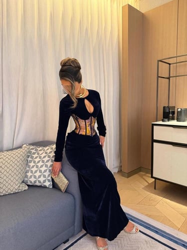 فستان سهرة مخمل كحلي بكورسيه برنت جاكار