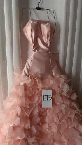 فستان سهرة ميكادو وردي بورود كثيفة