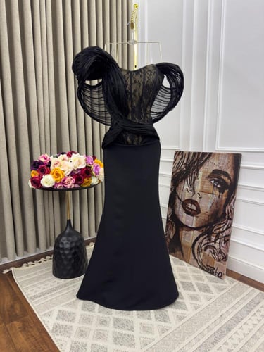 فستان سهرة أسود أنيق بتصميم أوف شولدر