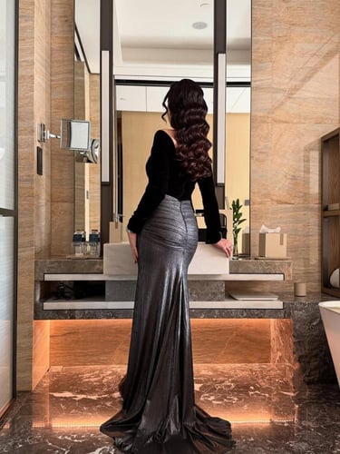 فستان سهرة جوخ أسود بتنورة أطلس لمعة