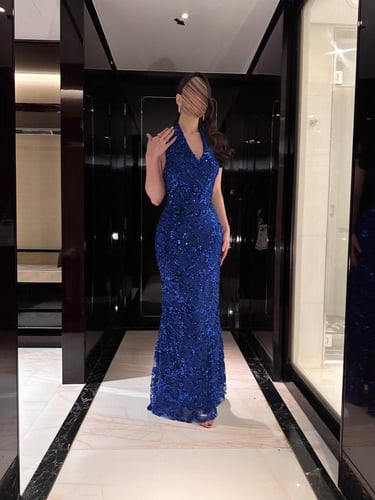 فستان سهره سواريه باللون الأزرق مرصع بالترتر