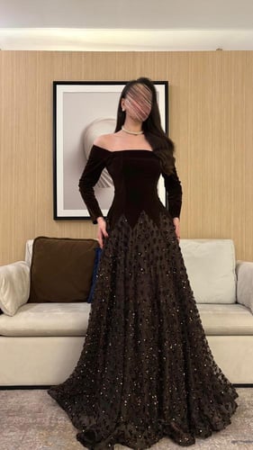 فستان سهرة جوخ أوف شولدر بكلفة لامعة