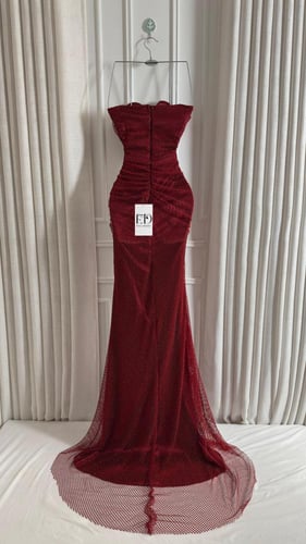 فستان سهرة عنابي سترابلس مطرّز فصوص زركون