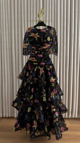 فستان ناعم سترابلس جورجيت برنت كحلي وأسود