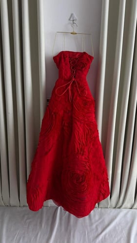 فستان سهرة سواريه ورد فاخر