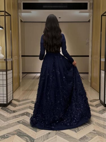 فستان سهرة كحلي أوف شولدر بذيل تل مطرّز