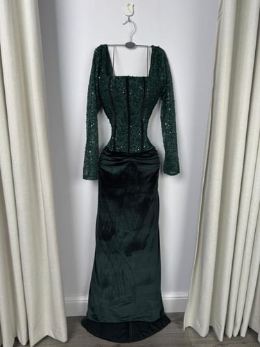 فستان سهرة مخمل أخضر أوف شولدر بياقة سكوير