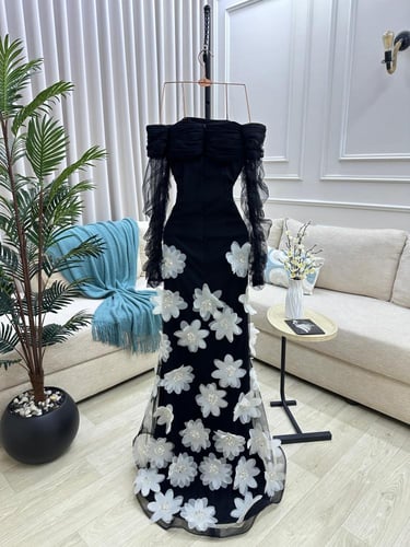 فستان ملكي أسود بورود