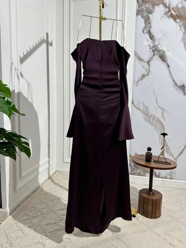 فستان ناعم قصة اوف شولدر لون عنابي غامق