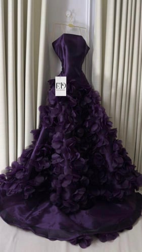 فستان سهرة ميكادو وردي بورود كثيفة