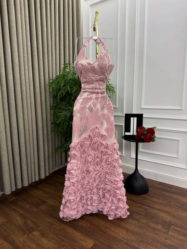 فستان سهرة وردي ملكي بورد