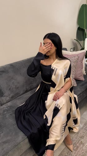 فستان حرير أسود