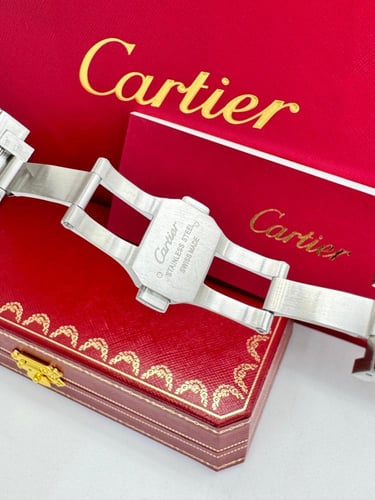 ساعة-سانتوس دو كارتييه هيكلية مرئية