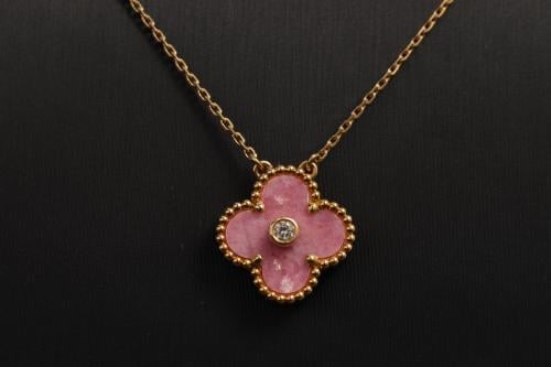 Van Cleef pink color necklace