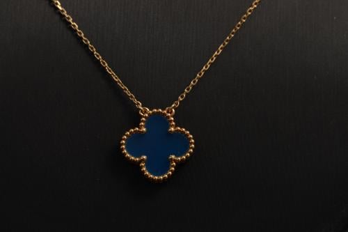 Van Cleef necklace with garnet color