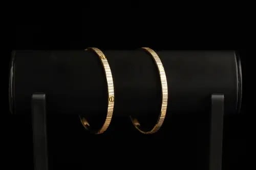 Wide grooves gram