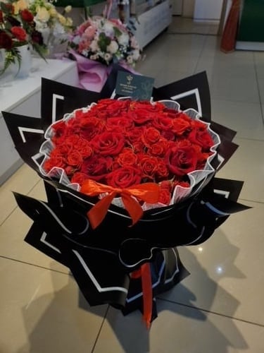 باقة ورد طبيعي جوري احمر - عيد الحب والمناسبات الع...