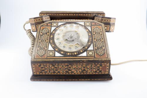 تلفون ملبس بالخشب المصدف بشغل يدوي دمشقي مميز