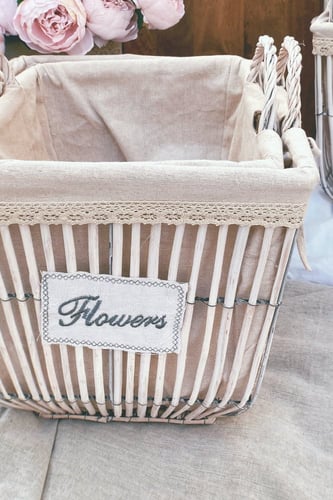 سلة خوص ابيض