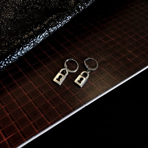 حلق القفل الدائري | Mini hoop lock earrings