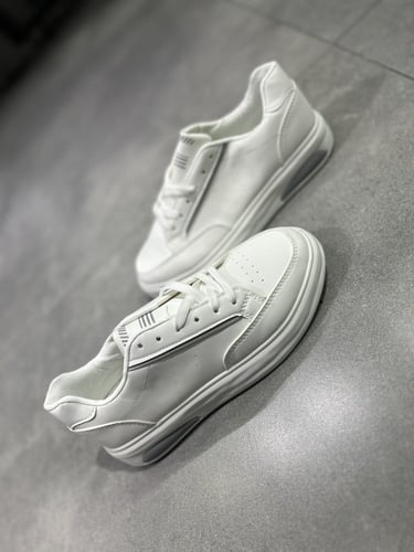 حذاء رجالي انيق و عملي متوفر بلونين ابيض - بيج