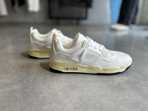 شوز جوردن لون ابيض سكري