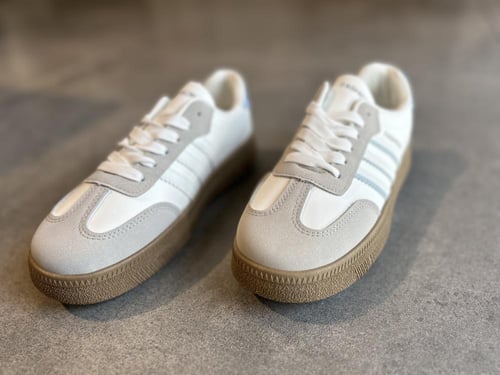 حذاء رياضي نسائي ورجالي