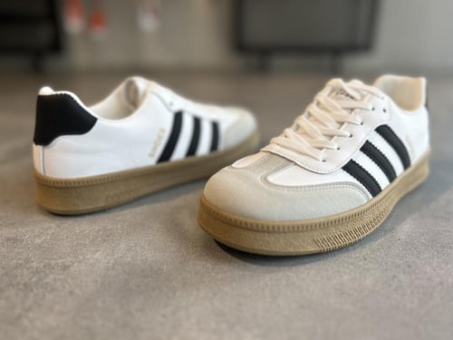 شوز رجالي كلاسيكي ابيض خطوط سوداء