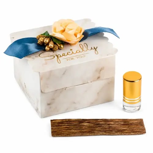 Baby shower favors, sky-colored box with luxurious oud