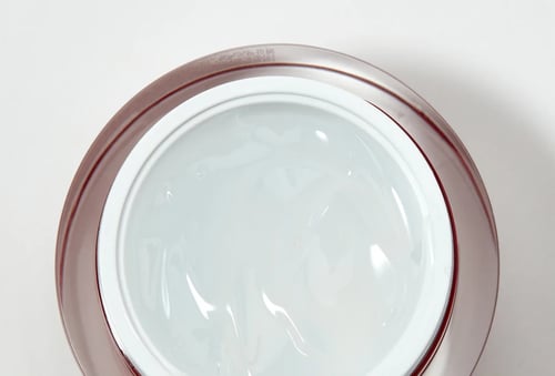 كريم دكتور سوم الأحمر لتهدئة البشرة