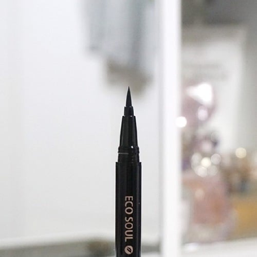 محدد العيون سائل ضد الماء اسود 01