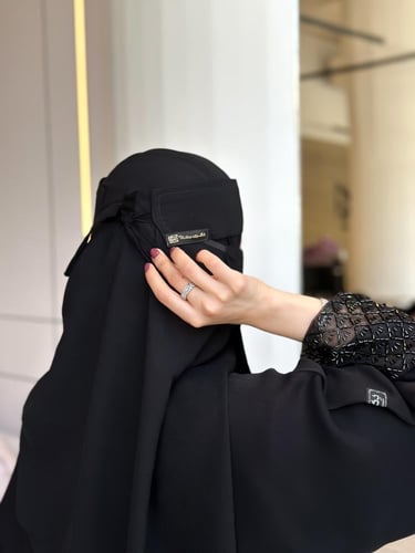 عرض 3 نقابات قصير حرير