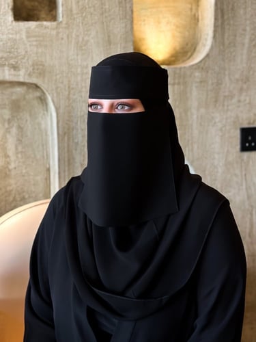 نقاب وسط مايل