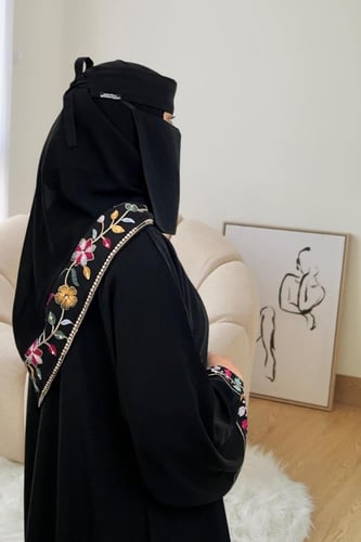 عباية مطرزة الرقي