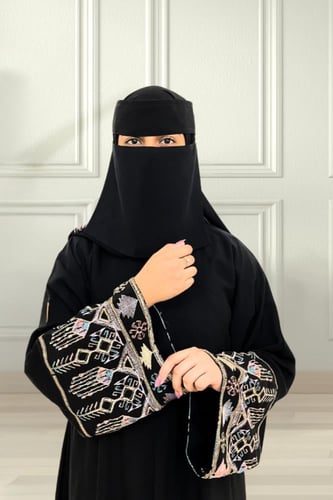 عباية مطرزة لمعان