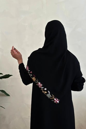 عبايةتطريز أمامي