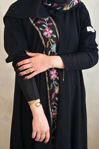 عبايةتطريز أمامي