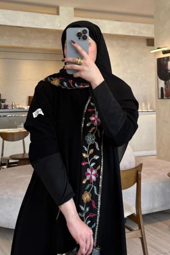 عبايةتطريز أمامي