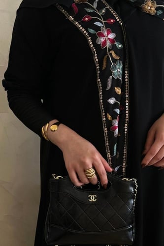 عبايةتطريز أمامي