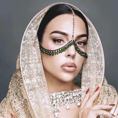 عدسات جورجينا من امارا - بيسكت (Georgina) Amara Bi...