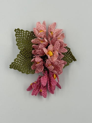 Decorative pin (brooch)