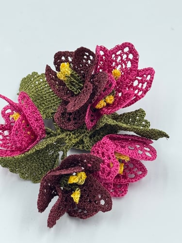 Decorative pin (brooch)