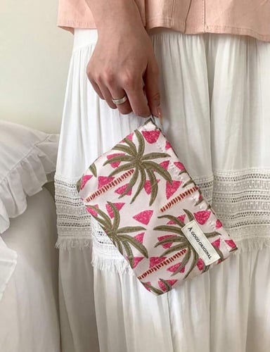 حقيبة صغيرة، خفيفة، لطيفة ومليانة طاقة حلوة