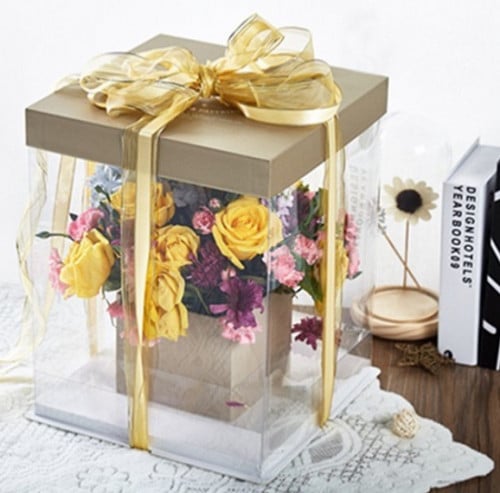 تغليف هدية صندوق كبير شفاف + كرت .