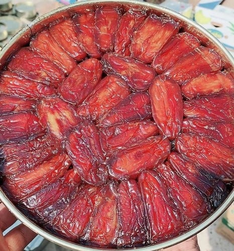 تنكة دائرية 2 كيلو تمر صفري بيشة صافي حبة وسط