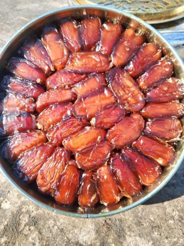 تنك تمر صفري بيشة 2 كيلو حجم حبة التمر صغيرة