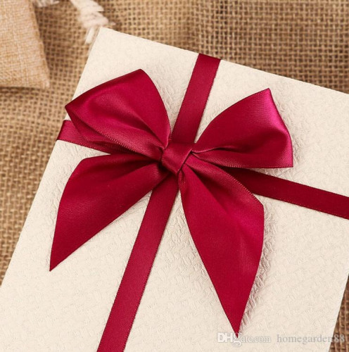 تغليف هدية احمر وابيض + كرت