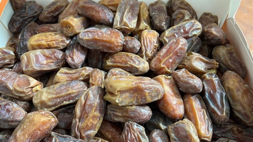 تمر صفري بيشة فذ هليل فاخر طري غير مكبوس كيلو